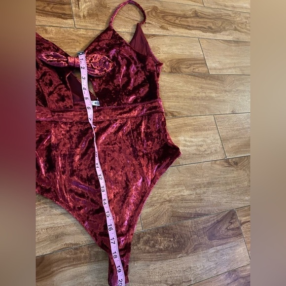 Essue Burgundy Velvet Women’s Thong Bodysuit Size Medium - Picture 7 of 15